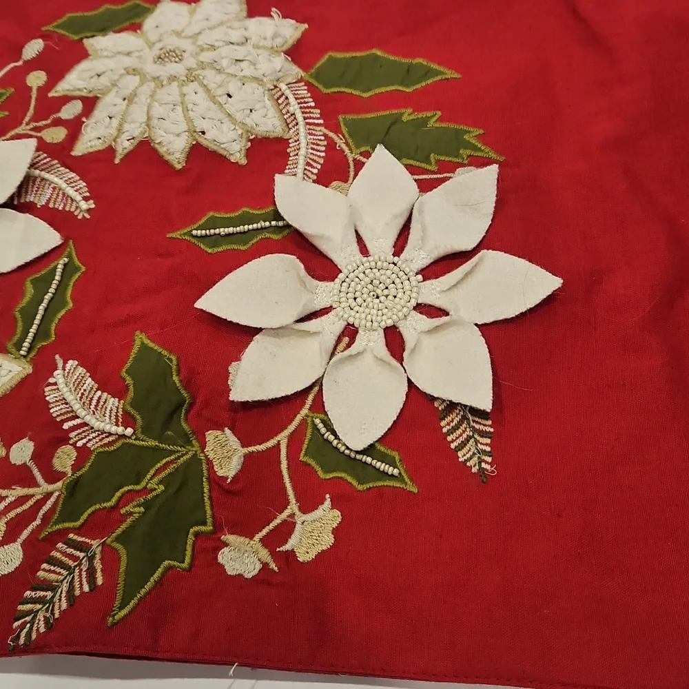Pier 1 Red and Cream Holiday Runner